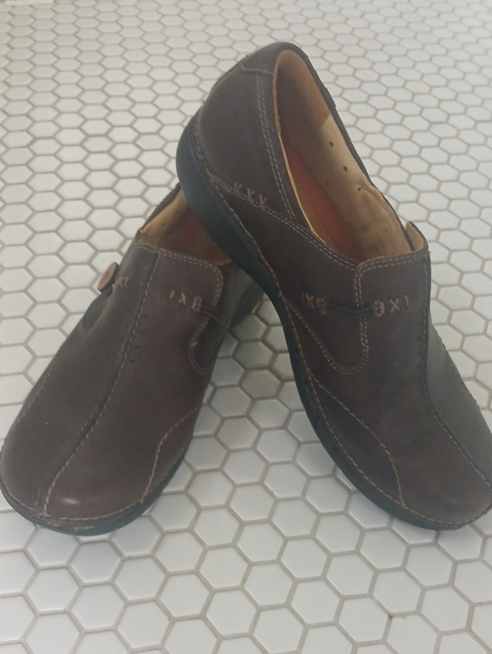 Women's Casual Slip-On Leather Shoes - Brown